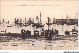 AGCP2-56-0172 - QUIBERON - Port Maria - Bateaux Sardiniers Debarquant Leur Poisson - Quiberon