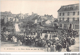 AGCP2-56-0155 - QUIBERON - La Place Hoche Un Jour De Fete - Quiberon