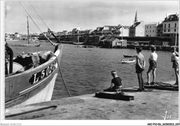 AGCP10-56-0787 - PORT-LOUIS - L'esplanade Des Patis Vue Des Quais Du Port De Peche - Port Louis