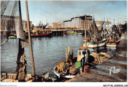 AGCP7-56-0602 - LORIENT - Au Port De Peche - Bateaux Au Mouillage - Lorient