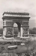PARIS, L ARC DE TRIOMPHE, AUTOCARS, VOITURES ANNEE 60, BELLE ANIMATION REF 16112 - Triumphbogen