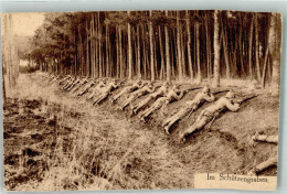 39805107 - Deutsche Landser In Uniform Mit Karabiner Im Anschlag Im Graben - Guerre 1914-18