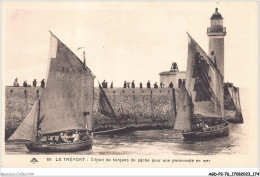 AGDP2-76-0178 - LE TREPORT - Départ De Barques De Pêche Pour Une Promenade En Mer  - Le Treport