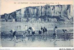 AGDP2-76-0177 - LE TREPORT - La Pêche Aux Moules Sur La Plage  - Le Treport