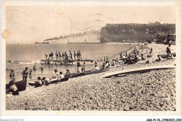 AGDP1-76-0002 - FECAMP - Coin De Plage Et Sortie D'un Bateau  - Fécamp