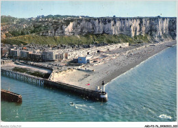 AGDP11-76-0793 - LE TREPORT - Vue Aérienne - L'entrée Du Port Et Les Falaises  - Le Treport