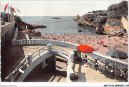 AGEP2-64-0159 - Toute La France - BIARRITZ - La Plage Du Port Vieux - Au Fond De Rocher De La Vierge - Biarritz