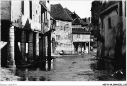 AGEP1-64-0065 - SALIES-DE-BEARN - Le Saleys Baigne Le Pied Des Maisons - Salies De Bearn