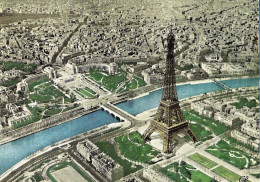 *CPM  - 75 - PARIS - La Tour Eiffel Et Le Palais De Chaillot - Tour Eiffel
