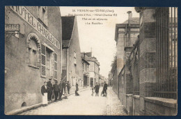 18. Mehun-sur-Yèvre. Rue Jeanne D'Arc. Hôtel Charles VII. Garage.  Maison Où Séjourna La Pucelle. Passants. - Mehun-sur-Yèvre