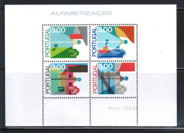 Portugal Madeira 1976 "Literacy" Condition MNH  Mundifil #1292-1295 (minisheet) - Ongebruikt