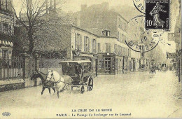 *Repro CPA - 75 - PARIS -La Crue De La Seine 1910 - Le Passage Du Boulanger Rue De Lourmel - Paris Flood, 1910