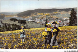 AGGP8-88-0617 - GERARDMER - Le Lac Et La Ville - Des Jeunes Vosgiens En Costume Local - Gerardmer