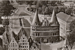 Lübeck - Blick Vom Petri-Turm Auf Das Holstentor Ngl #E9361 - Sonstige & Ohne Zuordnung