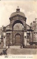 *CPA - 77 - FONTAINEBLEAU Le Palais - Le Baptistère - Fontainebleau