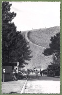 CPSM Format CPA - GIRONDE - BASSIN ARCACHON - ENTRÉE PARKING DUNE DU PYLA - Animation, Automobiles - Arcachon