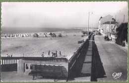 CPSM Format CPA - GIRONDE - SOULAC SUR MER - LES DEUX PONTONS - Petite Animation - Soulac-sur-Mer