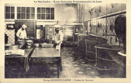 *CPA - 69 LYON 8ème - Lycée La Martinière - Lot De 2 Cartes - Cuisine De L'internat - Collection De Physique - Lyon 8
