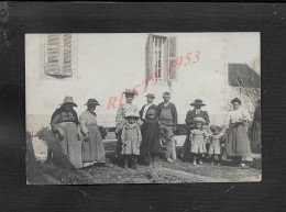 CARTE PHOTO GROUPE DE PERSONNAGES À CHANTIER VERCHIRE ?? : - Photographs