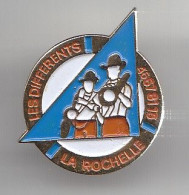 Pin's Les Différents La Rochelle En Charente Maritime Dpt 17 Groupe Folklorique Réf 5636 - Cities