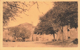 Bonnieux * Place Gambetta , Anciennement Le Terrail - Bonnieux