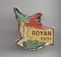 Pin's Royan En Charente Maritime Dpt 17 Réf 6385 - Ciudades