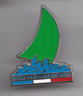 Pin's Ecole Française De Voiles Voilier Réf 3573 - Vela