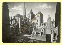 22. TREGUIER – Abside De La Cathédrale – Tour D'Hasting Et Le Cloître – CPSM / Photo Véritable - Tréguier