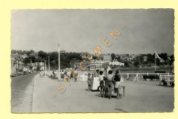 22. SAINT-CAST - La Digue (animée) (marchand De Glaces) CPSM  - Saint-Cast-le-Guildo