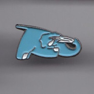 Pin's  L'Eléphant Bleu Station De Nettoyage Réf 2699 - Tiere