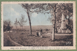 CPA - GIRONDE - MONSÉGUR - ALLÉE NORD, MONUMENT AUX MORTS ET LE GRAND MUR FACE A LA VALLÉE - Petite Animation - Autres & Non Classés