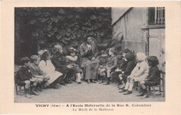 VICHY (Allier) - A L'Ecole Maternelle De La Rue H. Colombier - Le Récit De La Maîtresse - Vichy