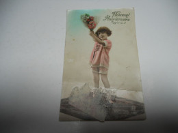 CARTE ANCIENNE EN COULEUR  HEUREUX ANNIVERSAIRE  EDIT RP N°1530 ENFANT TENANT UN BOUQUET DE FLEURS SUR UN TAPIS - Compleanni