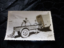 P-111 , Photo Soldats Français, Guerre D'Algérie , Djebel Doukkane , 1961, Une Remorque - Guerre, Militaire