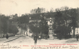 épinal * Place , Le Quai De Juillet Et Le Monument Commémoratif - Epinal