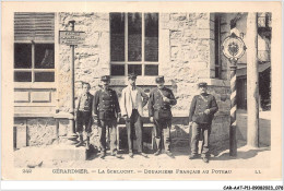 CAR-AATP11-88-0957 - GERERDMER - La Schlucht - Douaniers Français Au Poteau - Gerardmer