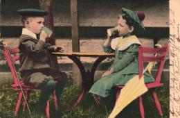 CHILDREN, BOY AND GIRL WITH HAT DRINKING AT A SMALL TABLE, SWITZERLAND, POSTCARD - Portretten