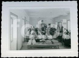 1950s REAL ORIGINAL AMATEUR PHOTO FOTO ALUNAS ORFANATO ESCOLA SANTA ISABEL ALBARRAQUE SINTRA PORTUGAL AT185 - Personnes Anonymes