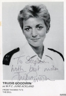 Trudie Goodwin ITV The Bill Hand Signed Cast Card Photo - Attori E Comici 