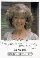 Sue Nicholls Coronation Street Hand Signed Cast Card Photo - Actores Y Comediantes 