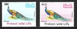 PAKISTAN. N°401-2 De 1976. Paon. - Paons