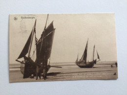 Carte Postale Ancienne (1934) Posé Sur Le Sable Comme Des Oiseaux / Als Vogels Op Het Strand - Blankenberge