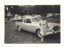 Photo Femme Devant Automobile Studebaker - Automobile