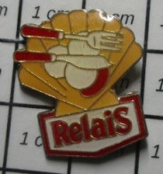 916c Pin's Pins / Beau Et Rare / ALIMENTATION / RELAIS COUTEAU FOURCHETTE COQUILLE ST JACQUES Par MVB - Food