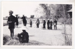 Photo  INDOCHINE  CAMBODGE  Phnom Penh Ou Environs  Jeunes Paysans Réf 30364 - Asien