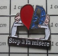 121 Pins Pin's / Rare & Belle Qualité  ASSOCIATIONS / STOP A LA MISERE - Asociaciones