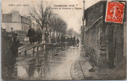 94 VITRY SUR SEINE - L'arrivee Des Sinistres A L'eglise (crue 1910) - Vitry Sur Seine