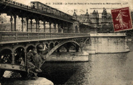 PARIS LE PONT DE PASSY ET LA PASSERELLE DU METROPOLITAIN - Pariser Métro, Bahnhöfe