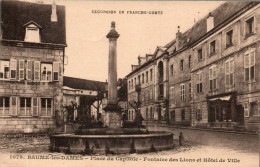 N°2197 W -cpa Baume Les Dames -place Du CCpitole- Fontaine Des Lions Et Hôtel De Ville- - Baume Les Dames