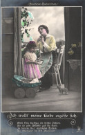 CHILD, GIRL, SAD MOMENT, TOY, PHOTO, WOMAN, GERMANY, POSTCARD - Portretten